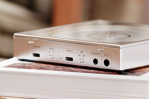FiiO: transportabeler CD-Player DM15 R2R